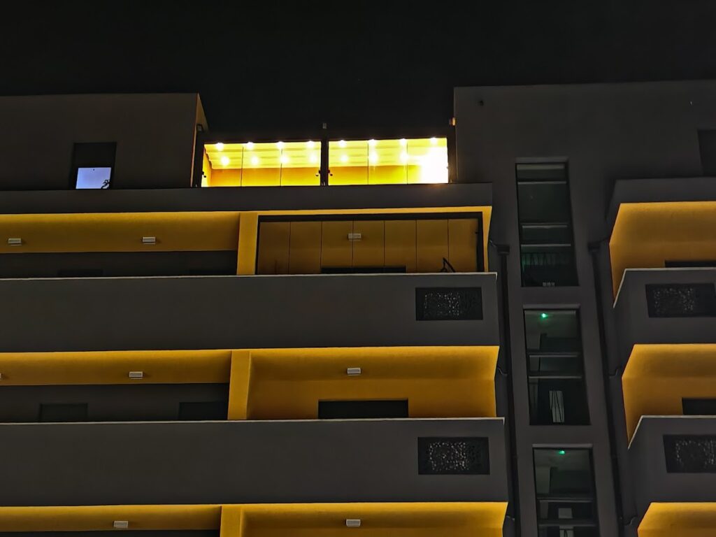 Pergola s pomičnim krovom od PVC platnom